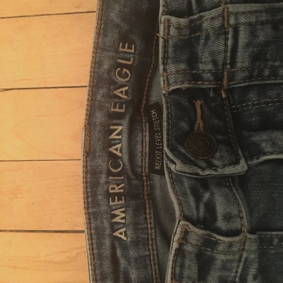 American Eagle High-Waisted Flared Jeans - Picture 2 of 4